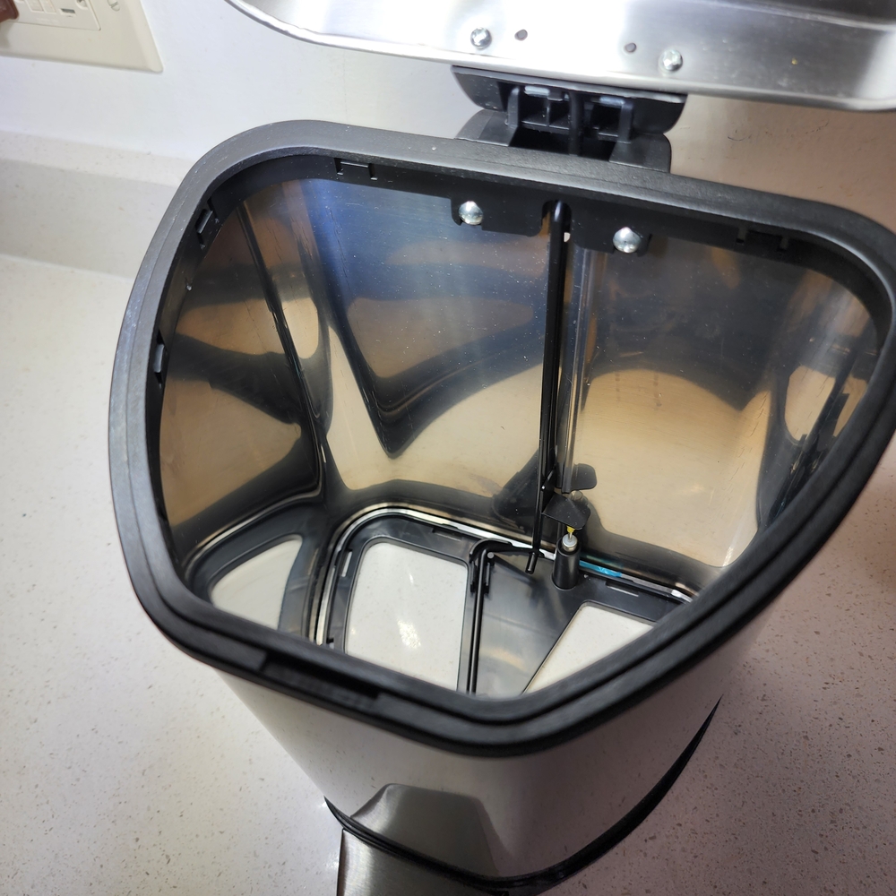Stainless Steel Trash Can with Pedal. Receptable With Lid. New No Tags - Picture 5 of 13